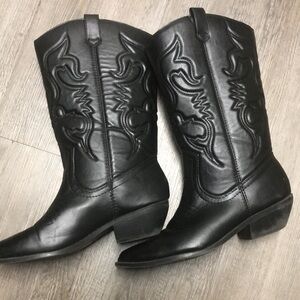 Soda Chic Black Heeled Boots